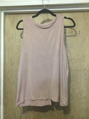 Halogen size large dusty pink color keyhole at upper back slit in the back